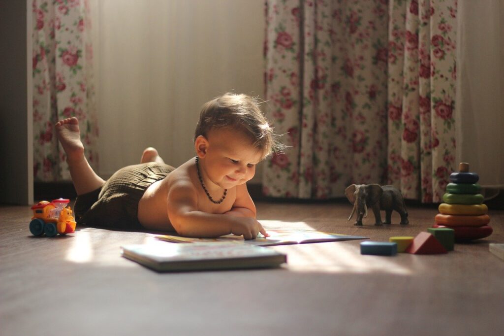 Book Light Story Boy Kid Elephant  - katerinakucherenko / Pixabay