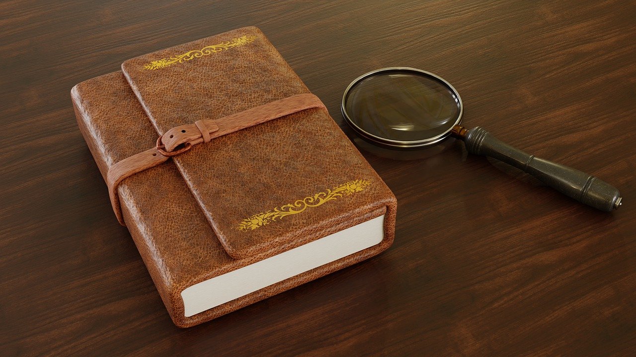 Book Magnifying Glass D Mockup  - MasterTux / Pixabay