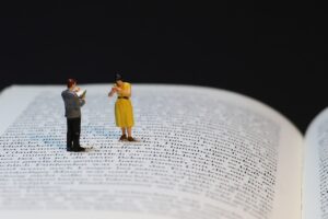 Book Miniature People Literature  - pearly-peach / Pixabay