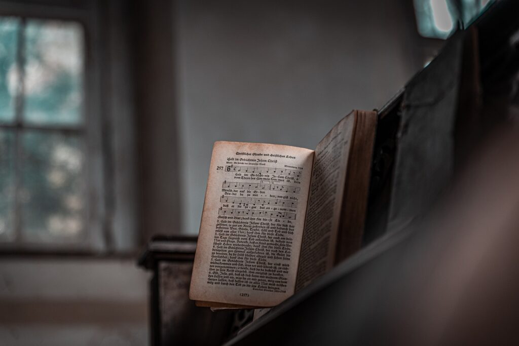 Book Piano Church Old Vintage  - matthiaskost / Pixabay