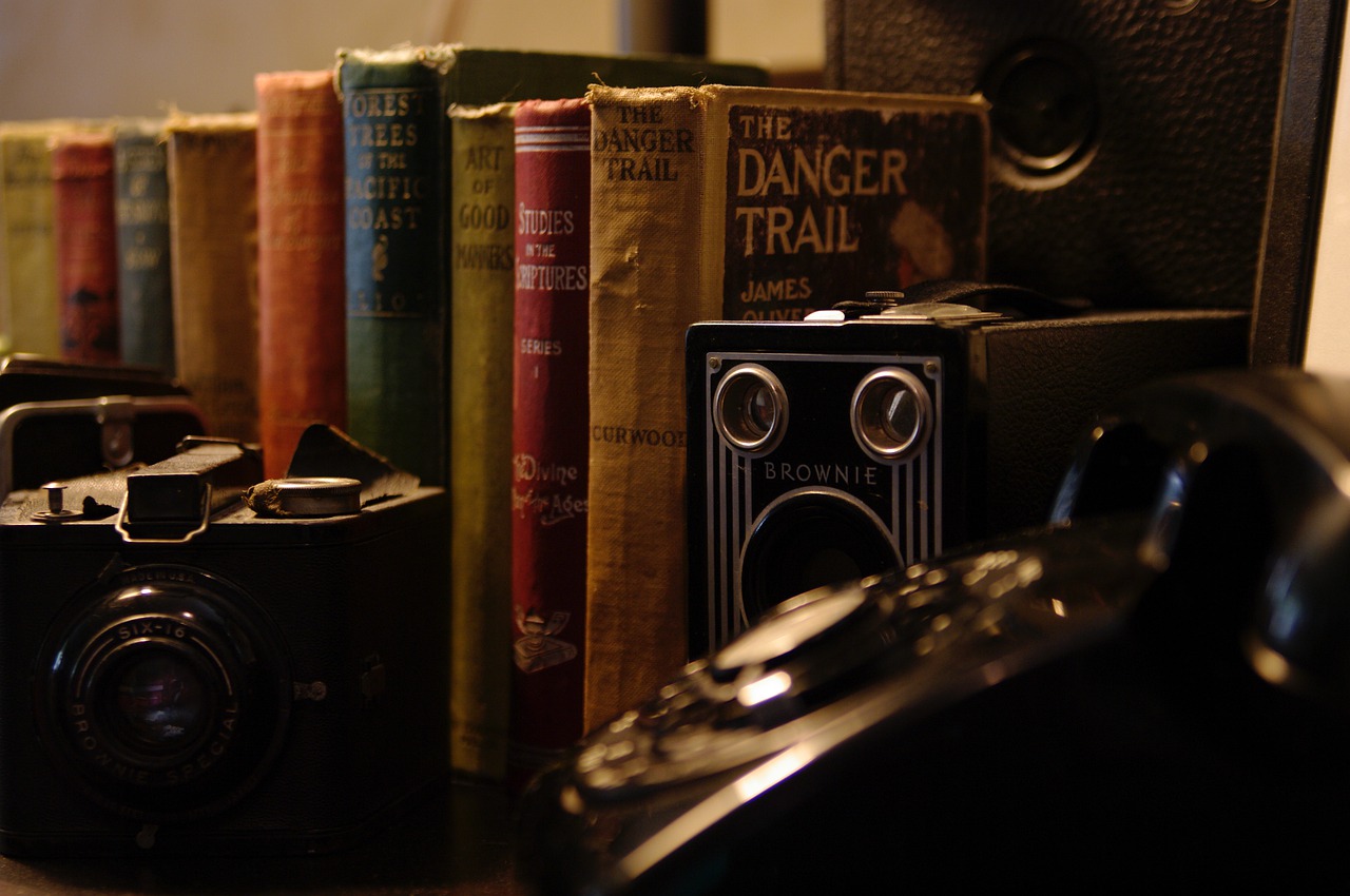 Books Cameras Telephone Classic  - NWimagesbySabrinaEickhoff / Pixabay