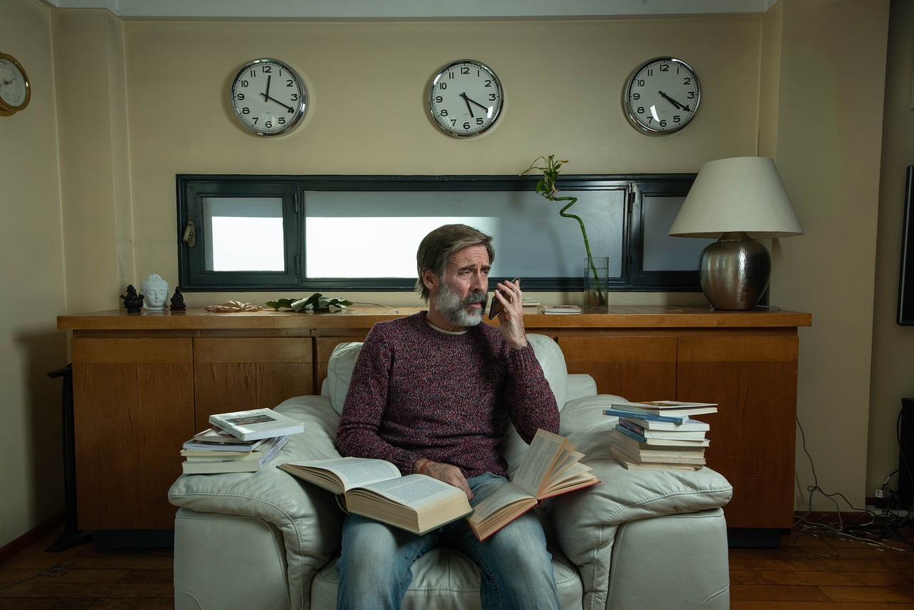 Books Cellphone Book Man Office  - JorgeReynal / Pixabay