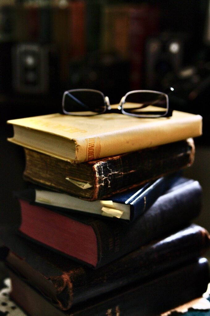 Books Stack Glasses Books Stack  - NWimagesbySabrinaEickhoff / Pixabay