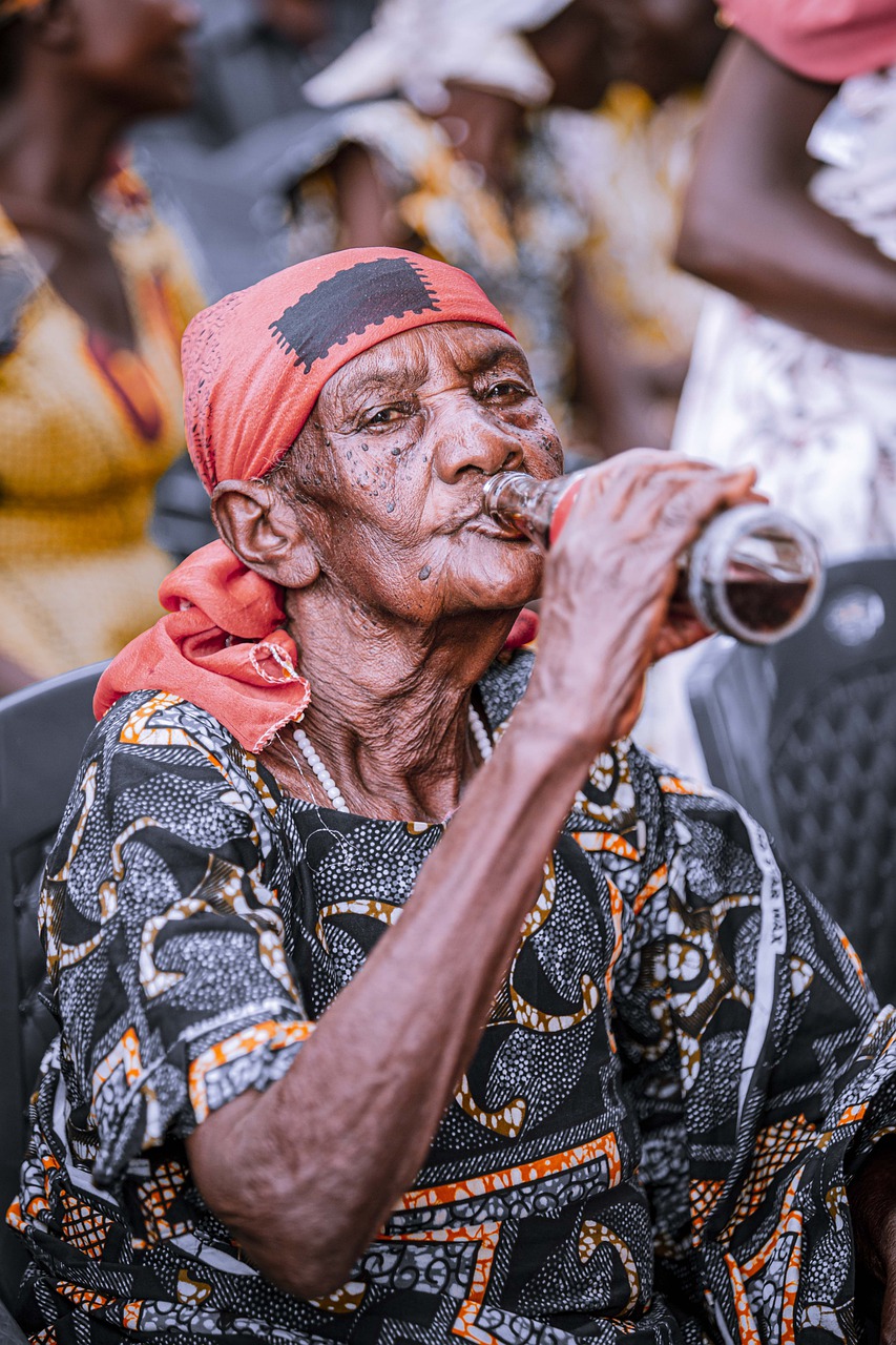 Bottle Coca Cola Face Woman - consolerCreative257 / Pixabay