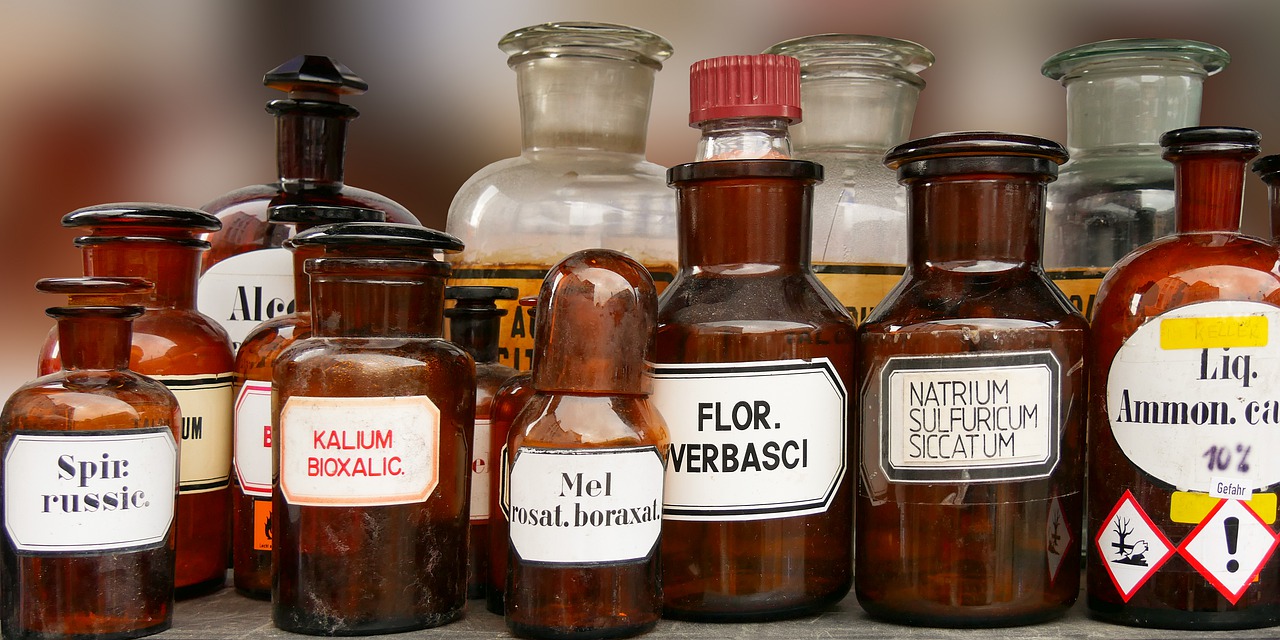 Bottles Medicine Science Medical  - blende12 / Pixabay