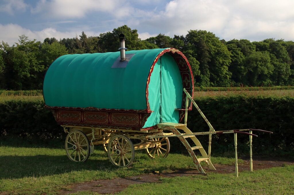 Bow Topped Wagon Gypsy Traveller  - Emphyrio / Pixabay