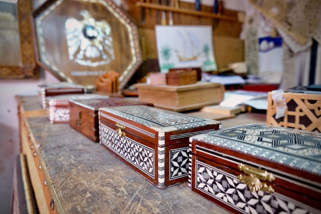 Box Wood Craft Bazaar Shop  - randersen / Pixabay