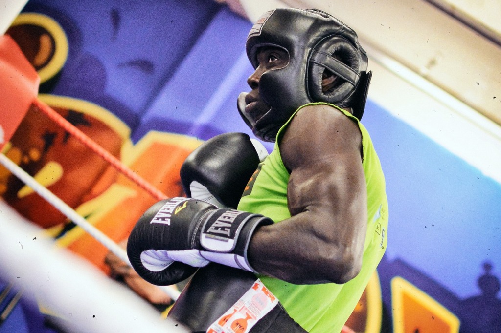 Boxer Boxing Man Fighter Headgear  - AhoPai / Pixabay