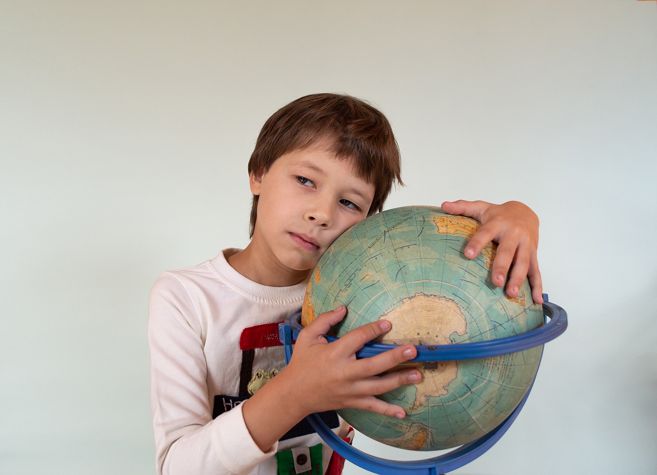 Boy Baby The Globe Childhood  - Victoria_Borodinova / Pixabay