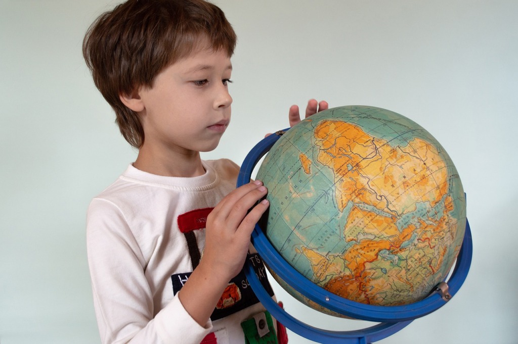 Boy Baby The Globe Land Planet  - Victoria_Borodinova / Pixabay