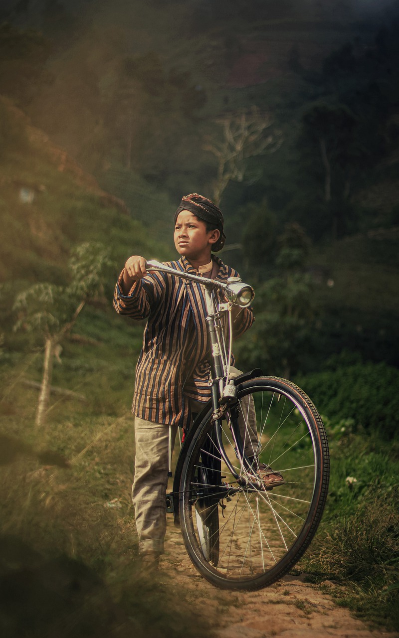 Boy Bicycle Blangkon Jawa Child  - ahsukurke / Pixabay
