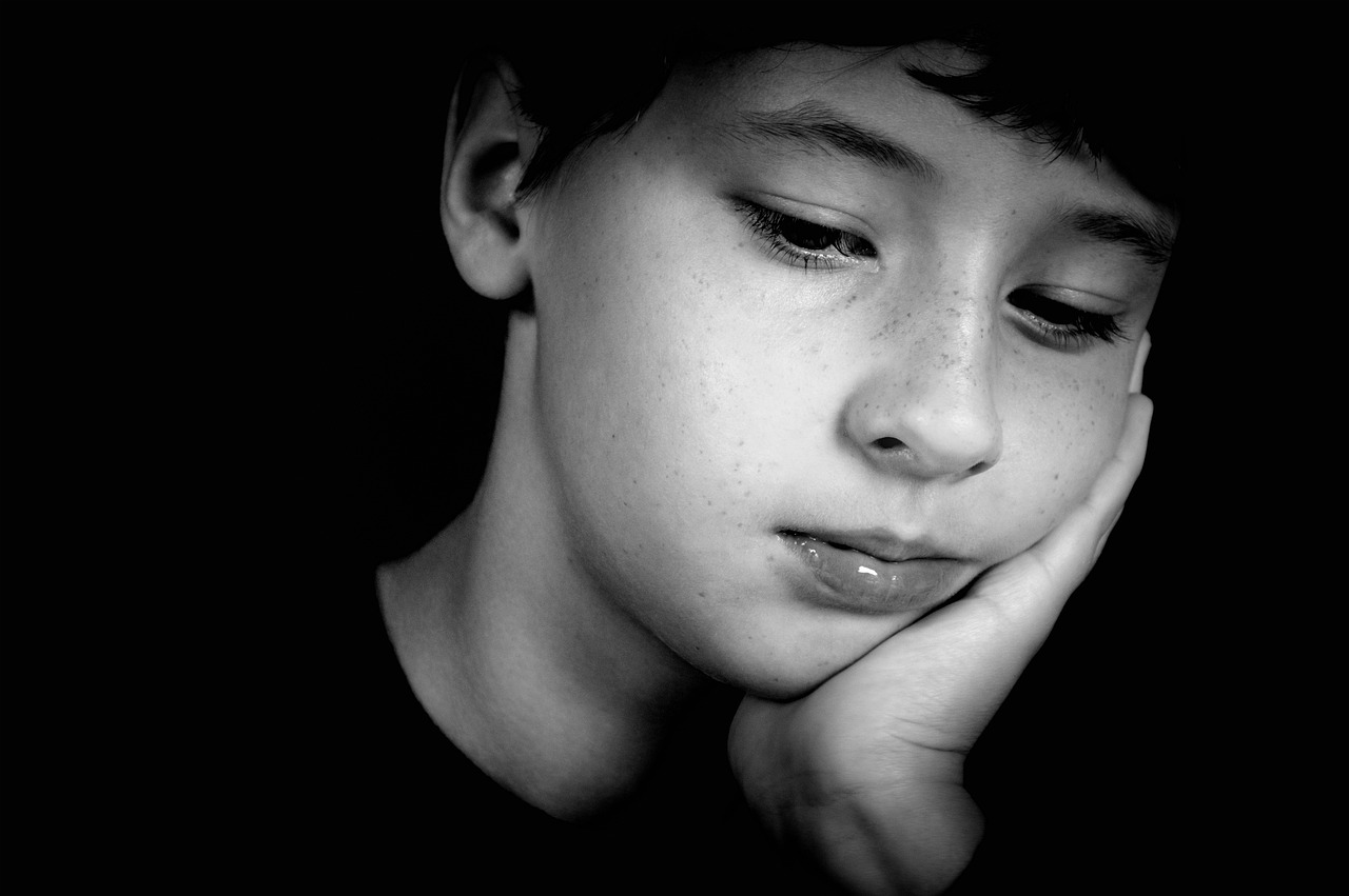 Boy Thinking Black And White - Victoria_Borodinova / Pixabay