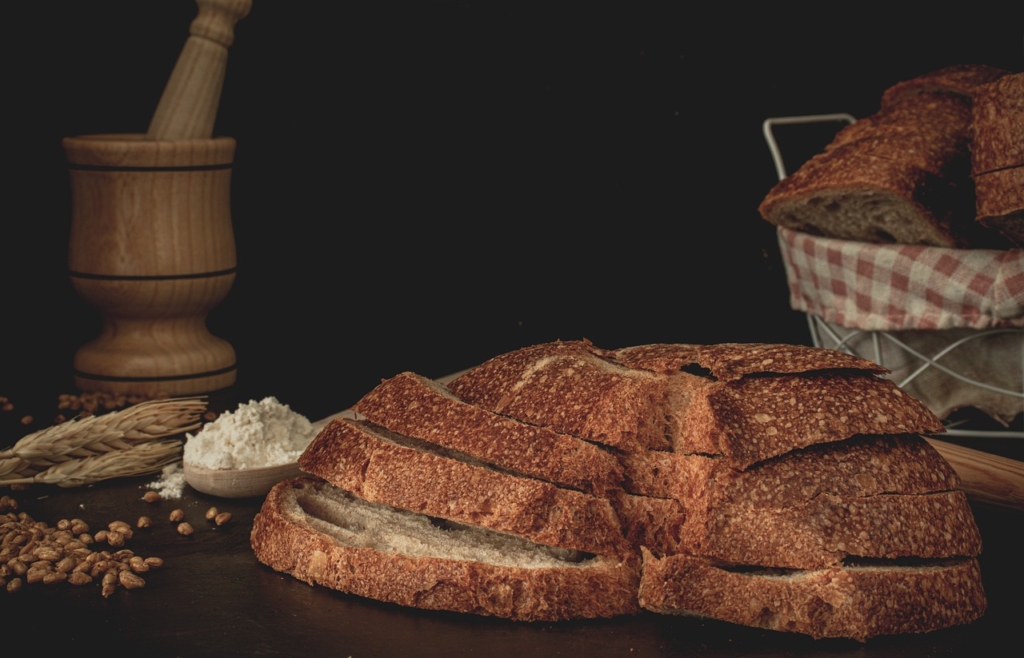 Breads Shabbat Food Baked  - VugarAhmadov / Pixabay