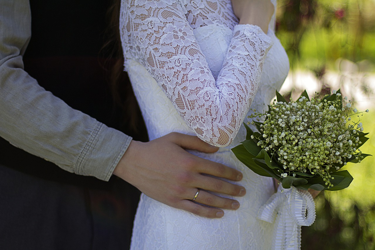 Bride And Groom Wedding Bouquet - OlgaVolkovitskaia / Pixabay