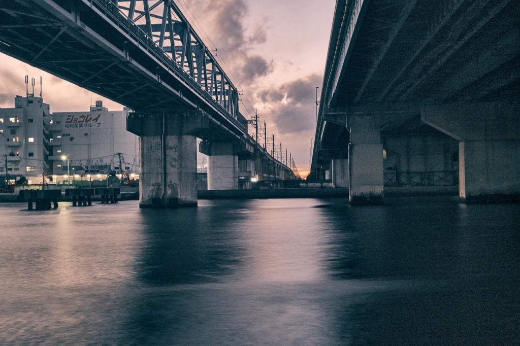 Bridge River City Buildings  - makotochocho / Pixabay