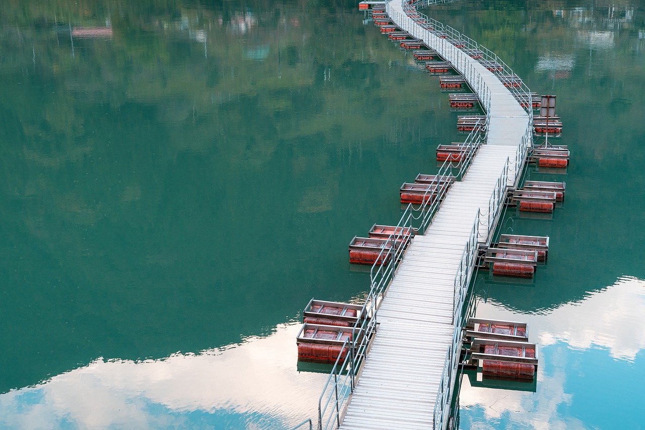 Bridge River Water Reflection  - Pharaoh_EZYPT / Pixabay