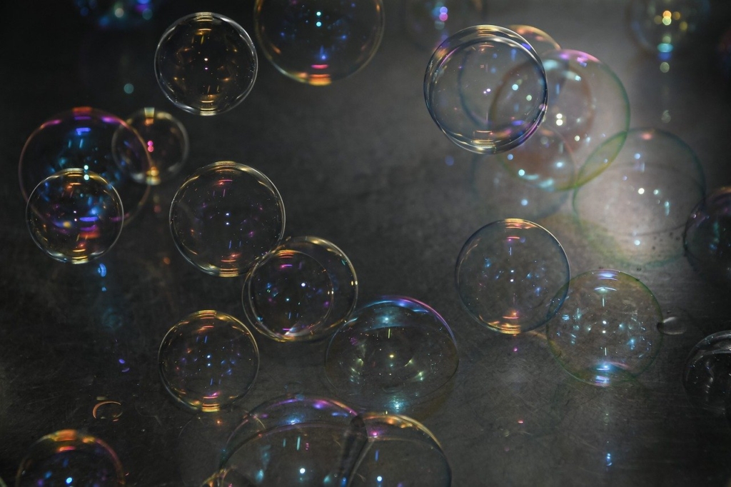 Bubbles Foam Ball Rainbow Colorful  - Johnnys_pic / Pixabay