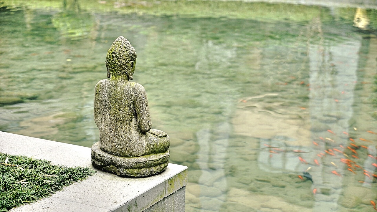 Buddha Statue Pond Sculpture - Silentpilot / Pixabay