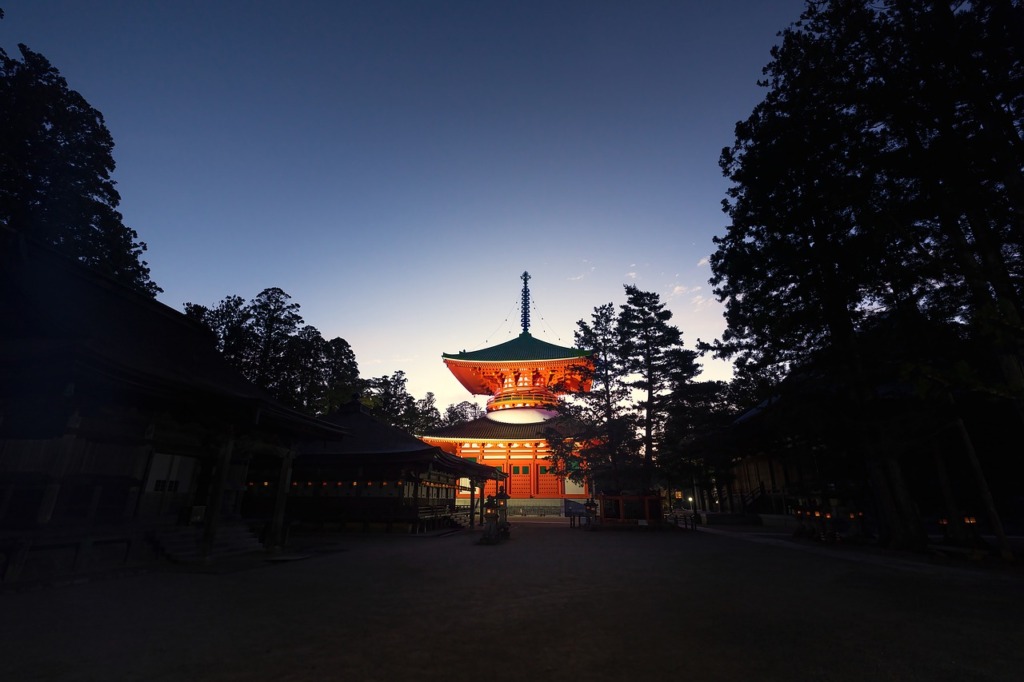 Buddhist Temple Danjo Agarwood  - Kanenori / Pixabay