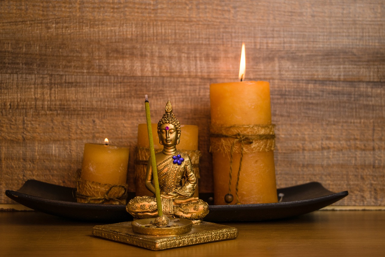 Budha Buddhism Sculpture Candles - ernestovdp / Pixabay