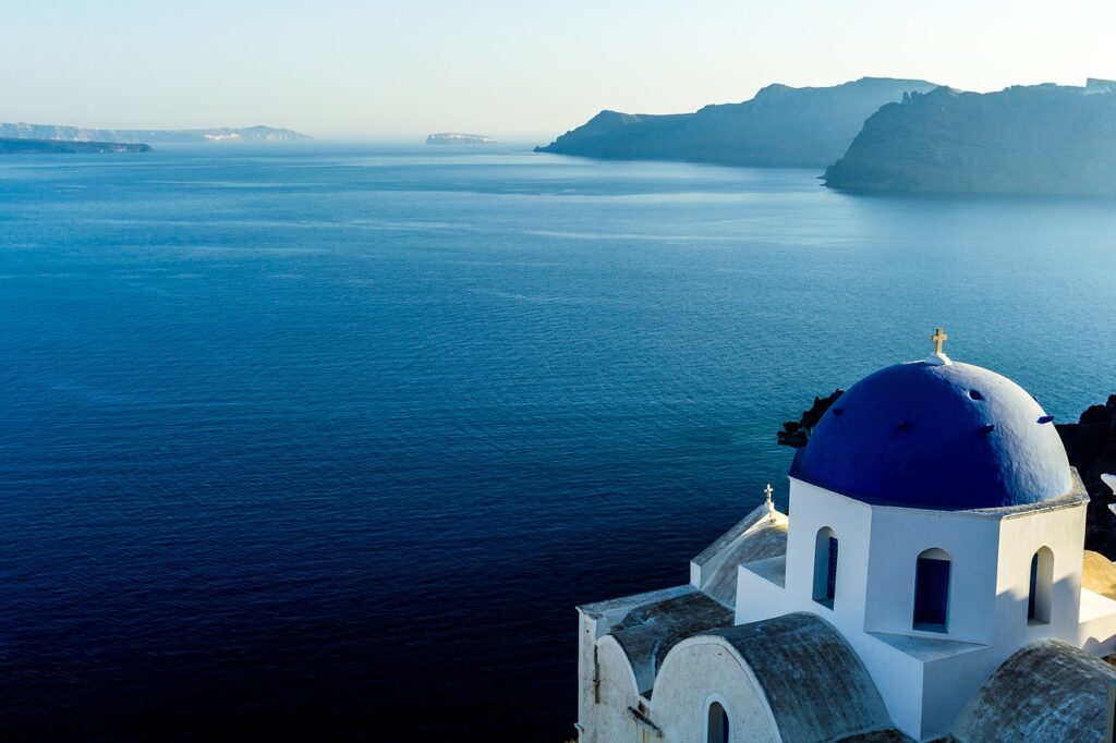 Building Church Sea View Greece  - RobVanDerMeijden / Pixabay