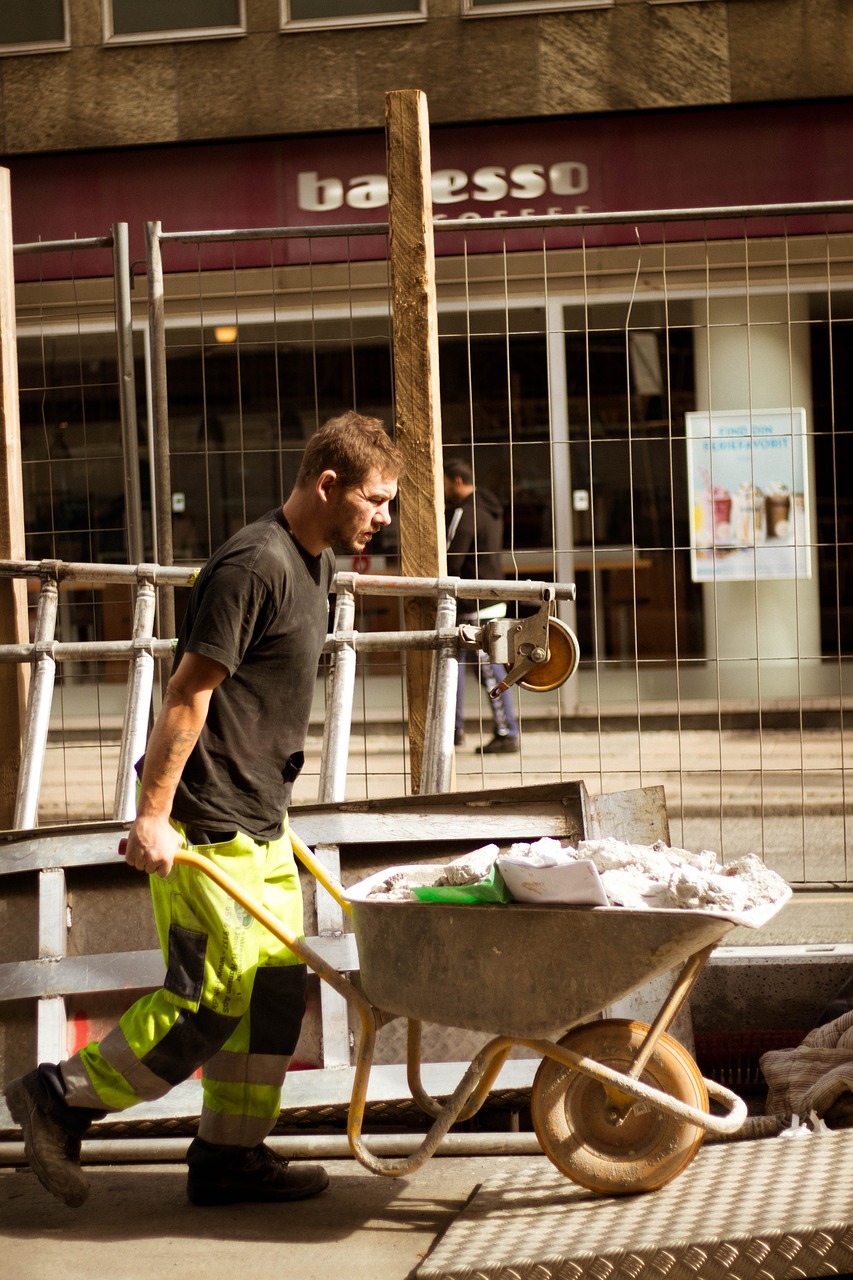 Building Employee Employment Worker  - avi_acl / Pixabay