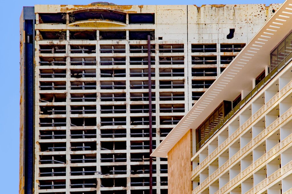 Building Hotel Holiday Inn Ruin  - djedj / Pixabay