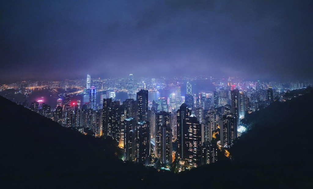 Buildings City Night City Lights  - zhangliams / Pixabay