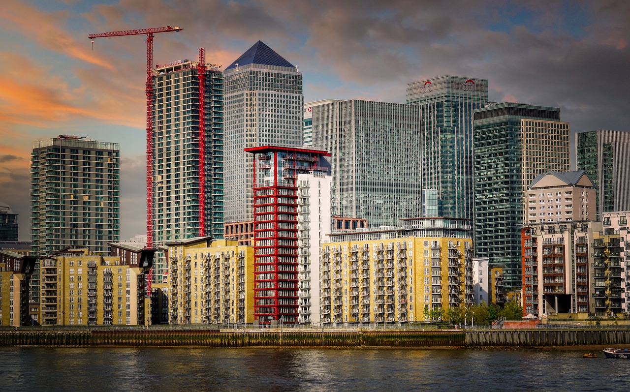 Buildings River City Cityscape  - fietzfotos / Pixabay