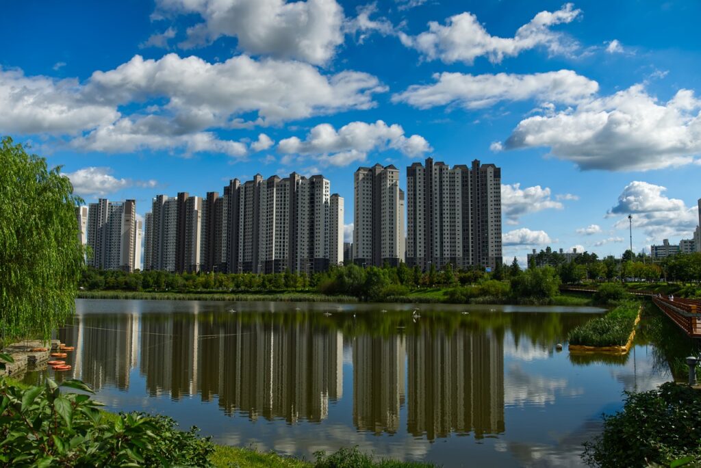 Buildings River High Rise Skyline  - cms9 / Pixabay