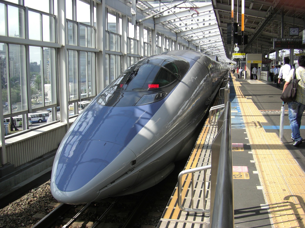 Bullet Train Train Nozomi Japan - cafe / Pixabay