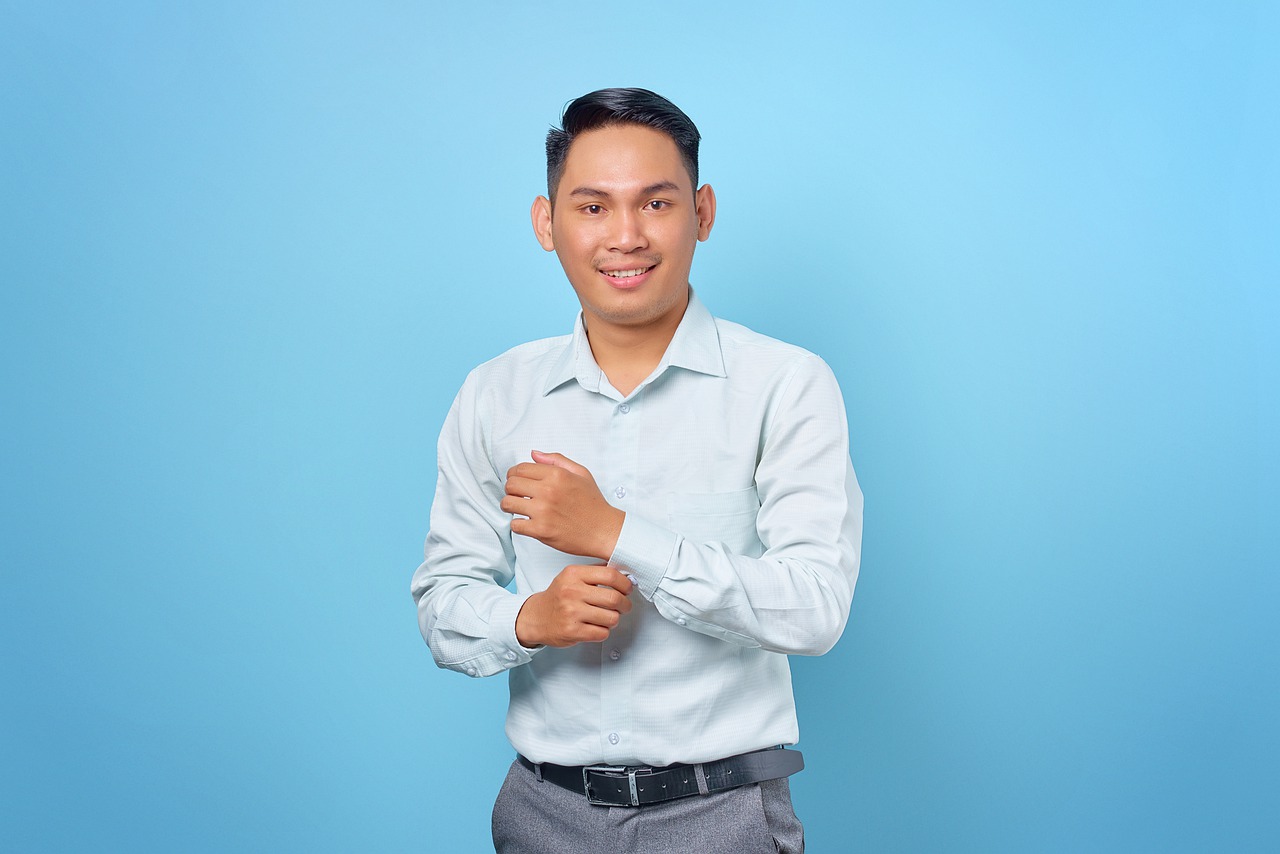 Businessman Young Man Hold Hand  - sewuparistudio / Pixabay