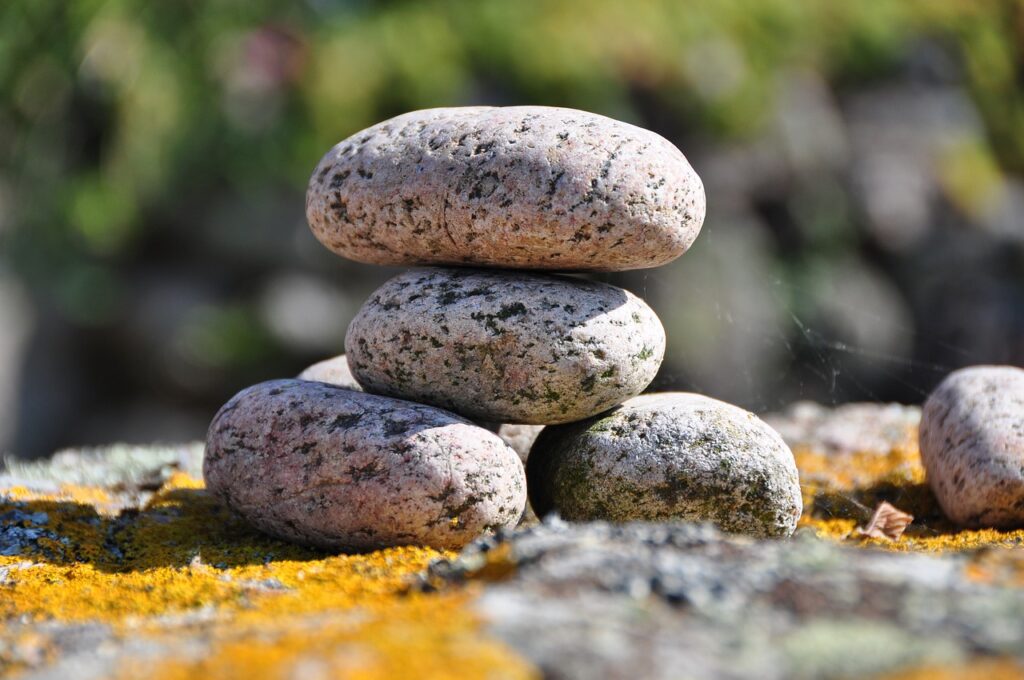 Cairn Pebbles Stones Rocks  - oohajo / Pixabay