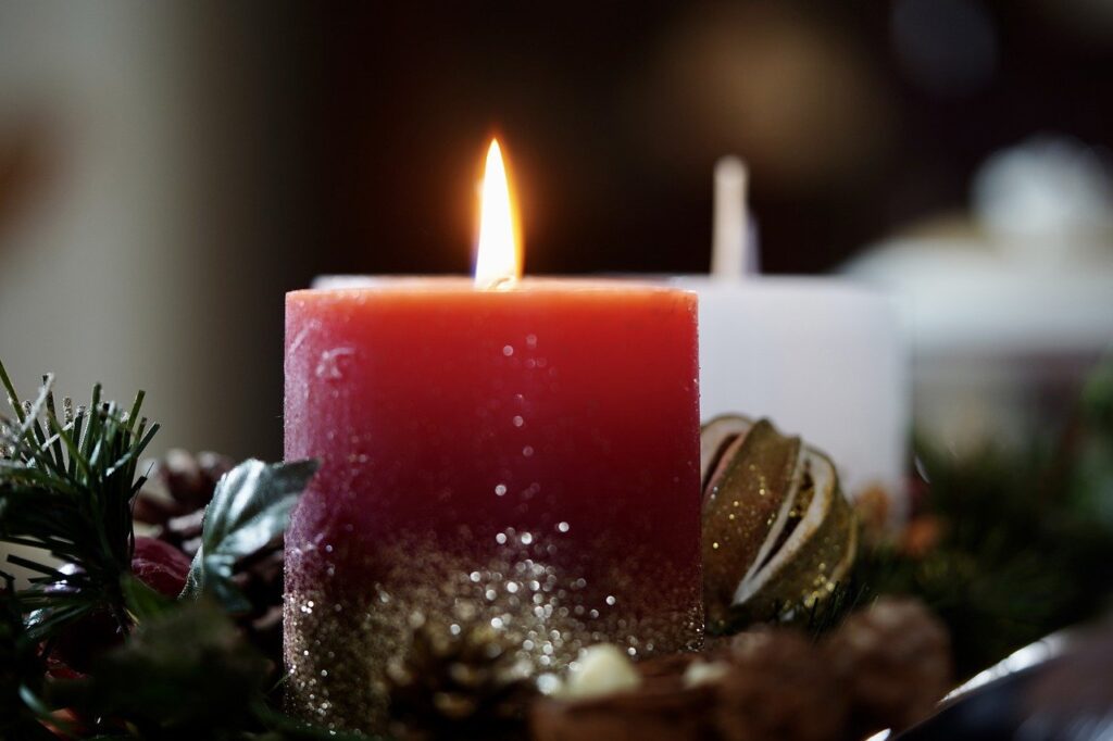 Candle Candlelight Flame Light  - Mammiya / Pixabay