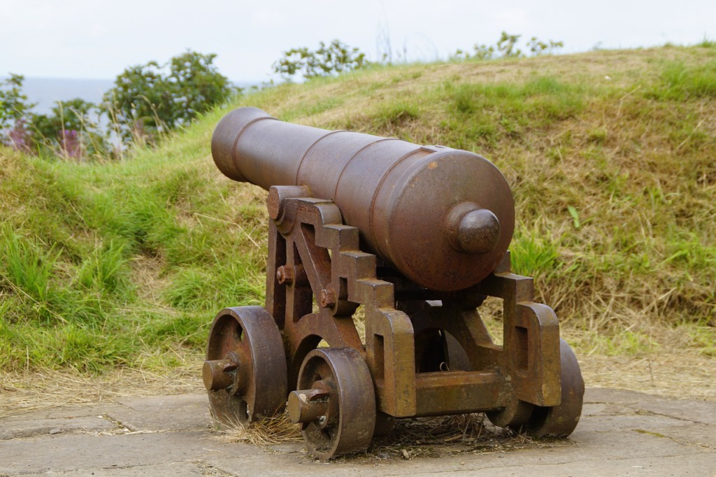 Cannon Defense Rusted Old Weapon  - Efraimstochter / Pixabay