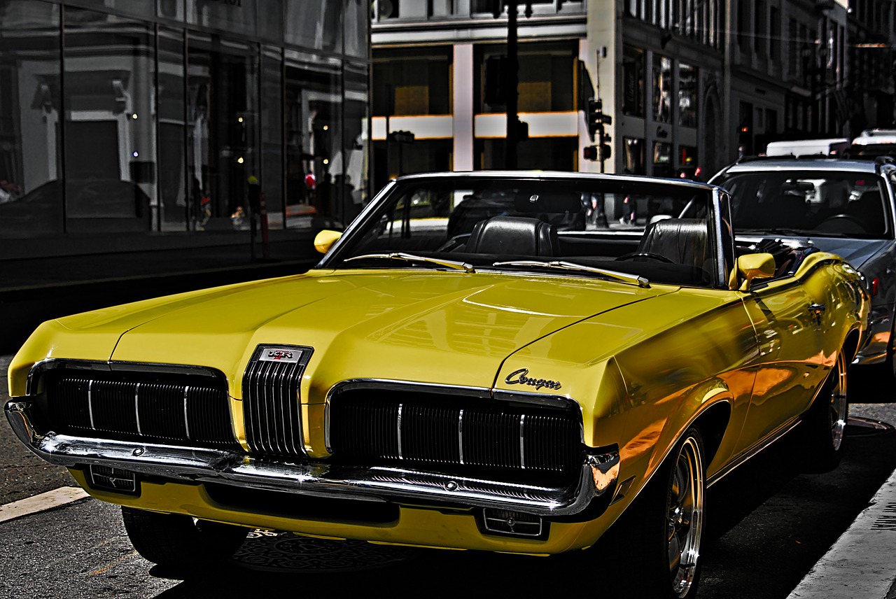 Car Convertible Vintage Retro  - smartschwarz / Pixabay