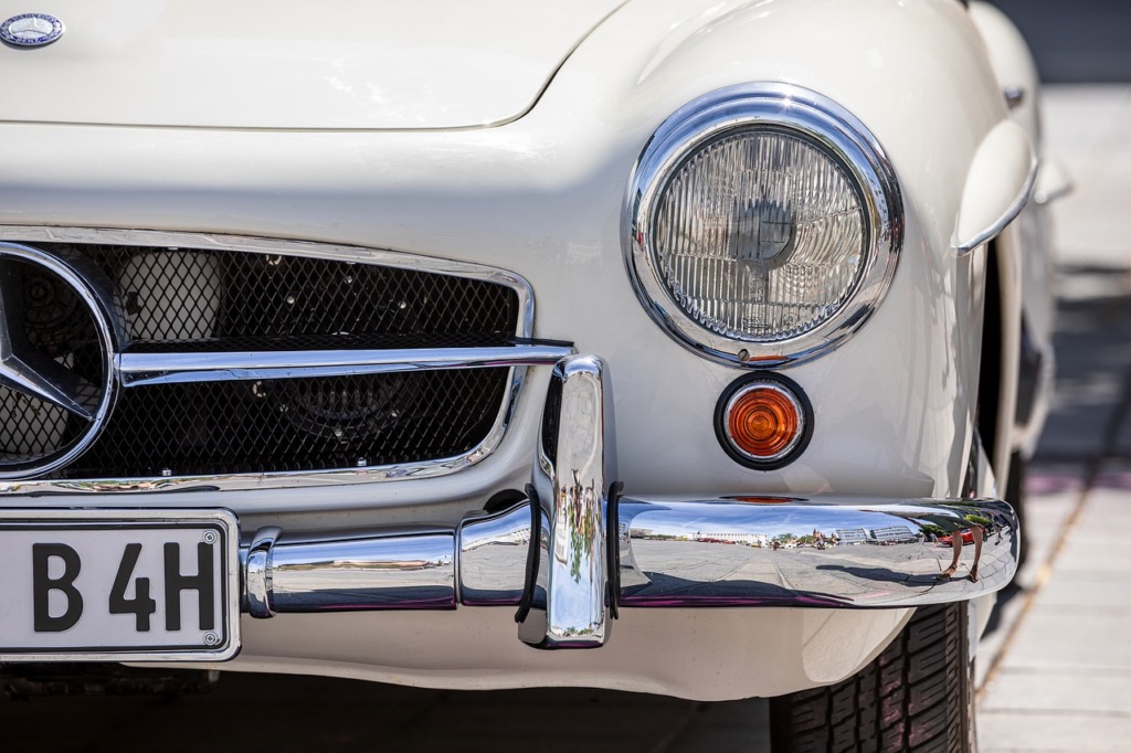 Car Engine Wheels Vintage Car  - pxel_photographer / Pixabay