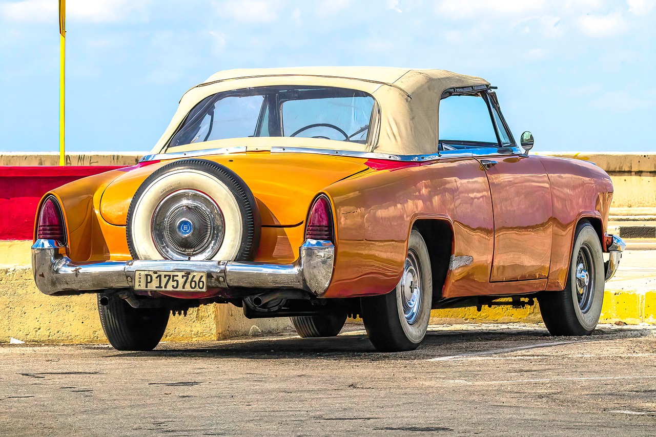 Car Vehicle Automobile  - BarbeeAnne / Pixabay