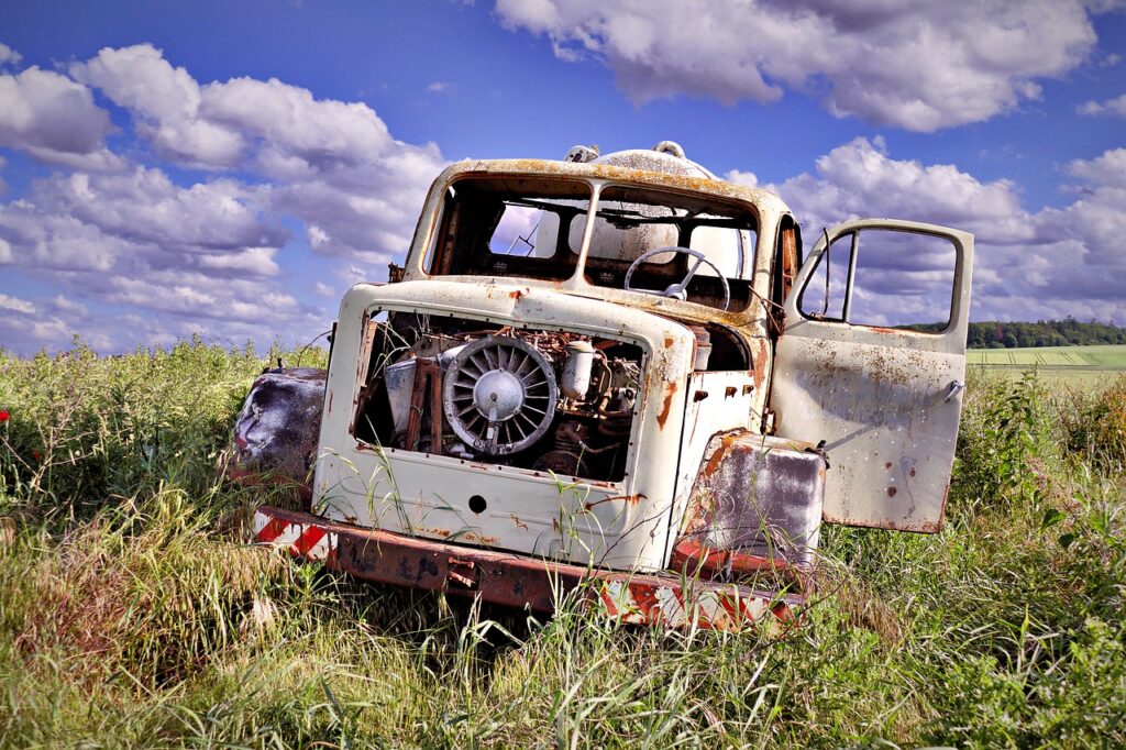 Car Wreck Scrap Car Tank Wagon  - pictavio / Pixabay