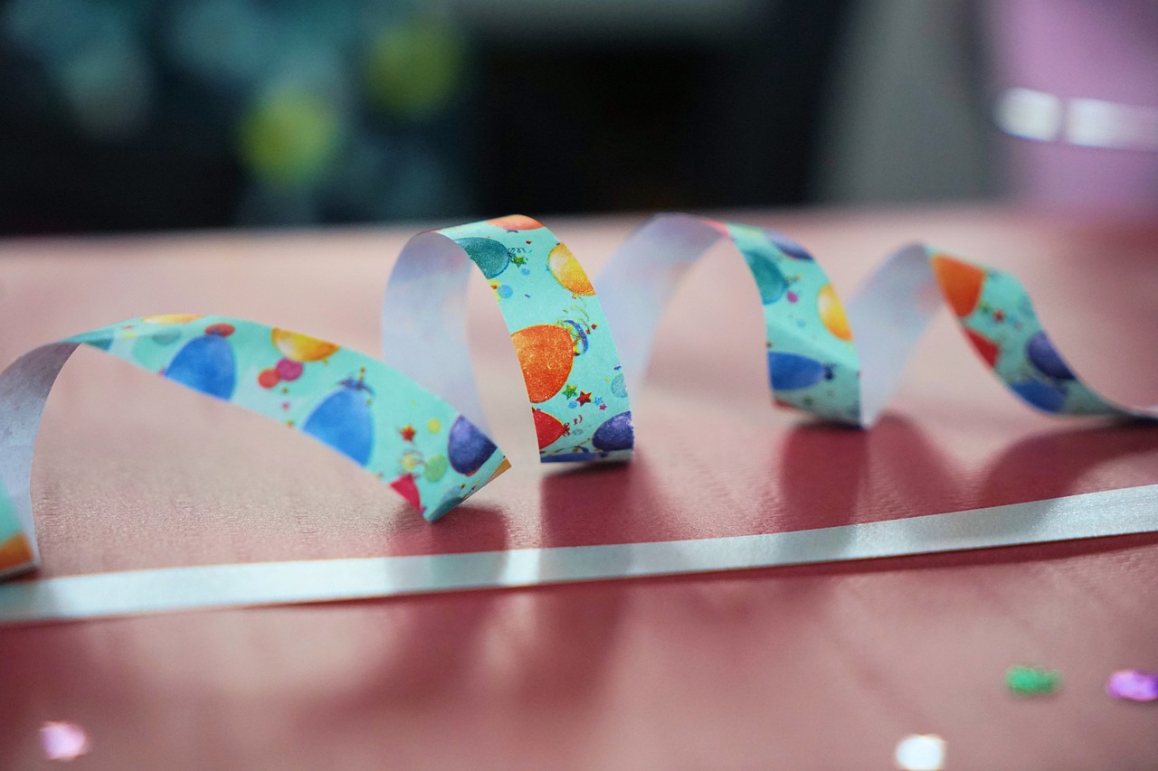 Carnival Streamer Helau Alaaf  - webandi / Pixabay