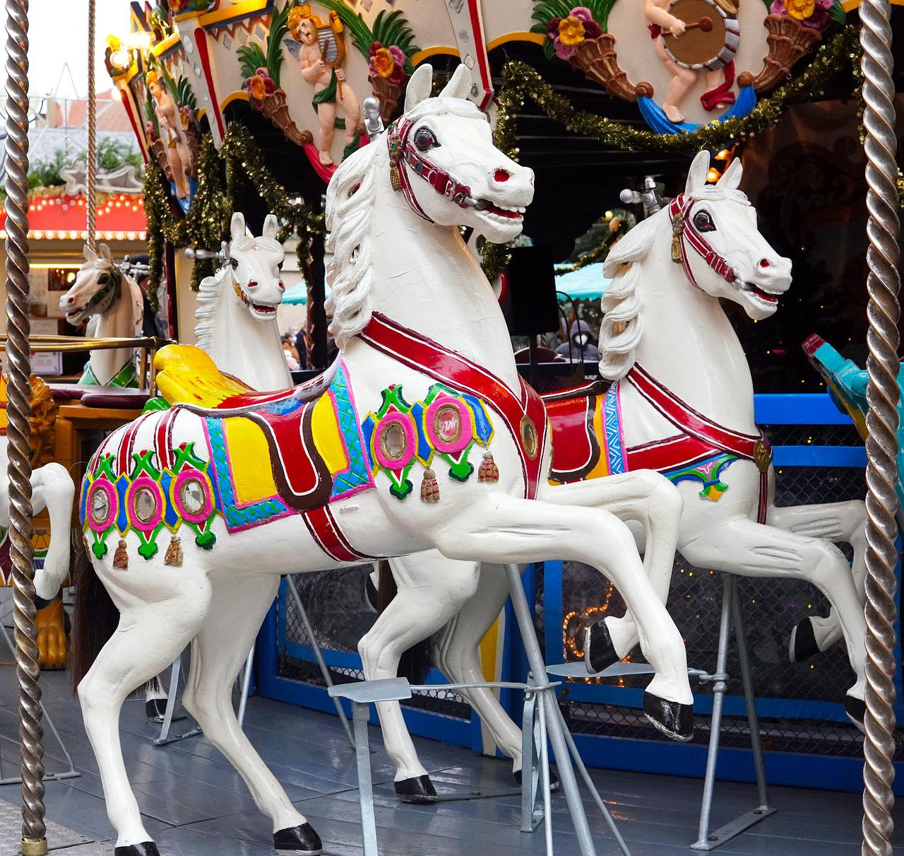 Carousel Horses Amusement Park - matthiasboeckel / Pixabay