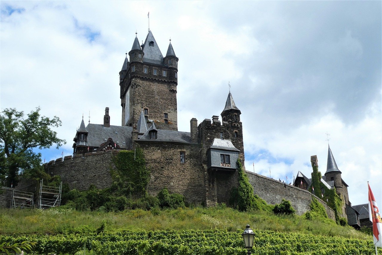 Castle Cochem Moselle Germany - Elsemargriet / Pixabay