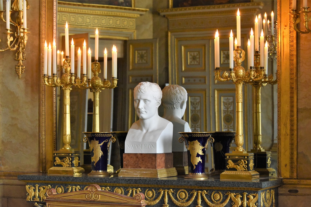 Castle Of Compi%c%agne France Bust - DenisDoukhan / Pixabay