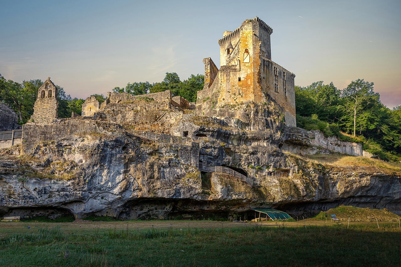 Castle Palace Ruins Medieval - CD_Photosaddict / Pixabay