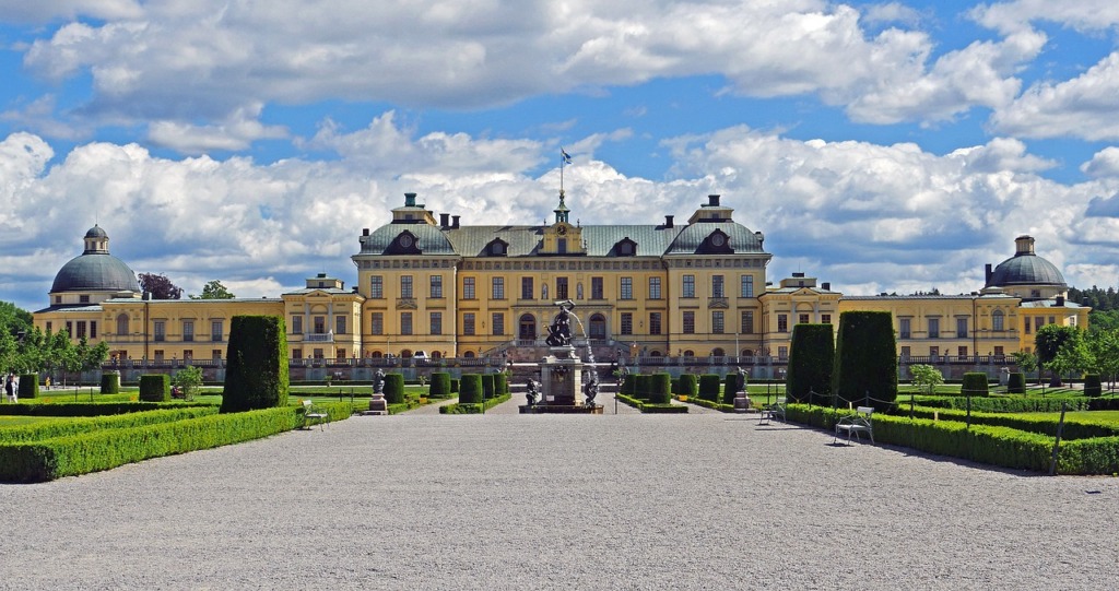 Castle Park Drottningholm  - hpgruesen / Pixabay