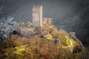 Castle Ruins Mountain  - analogicus / Pixabay