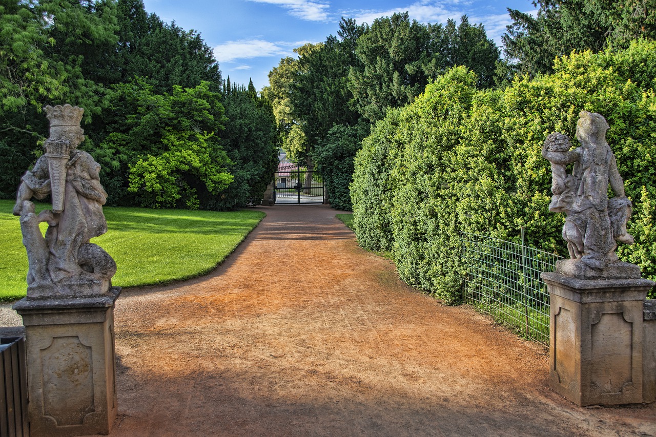 Castle Trees Path Door Gate  - Simy27 / Pixabay