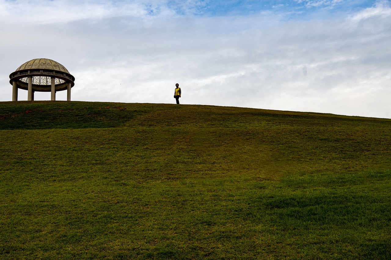 Cathedral Meadow Hill Man Prayer - ttt9191 / Pixabay