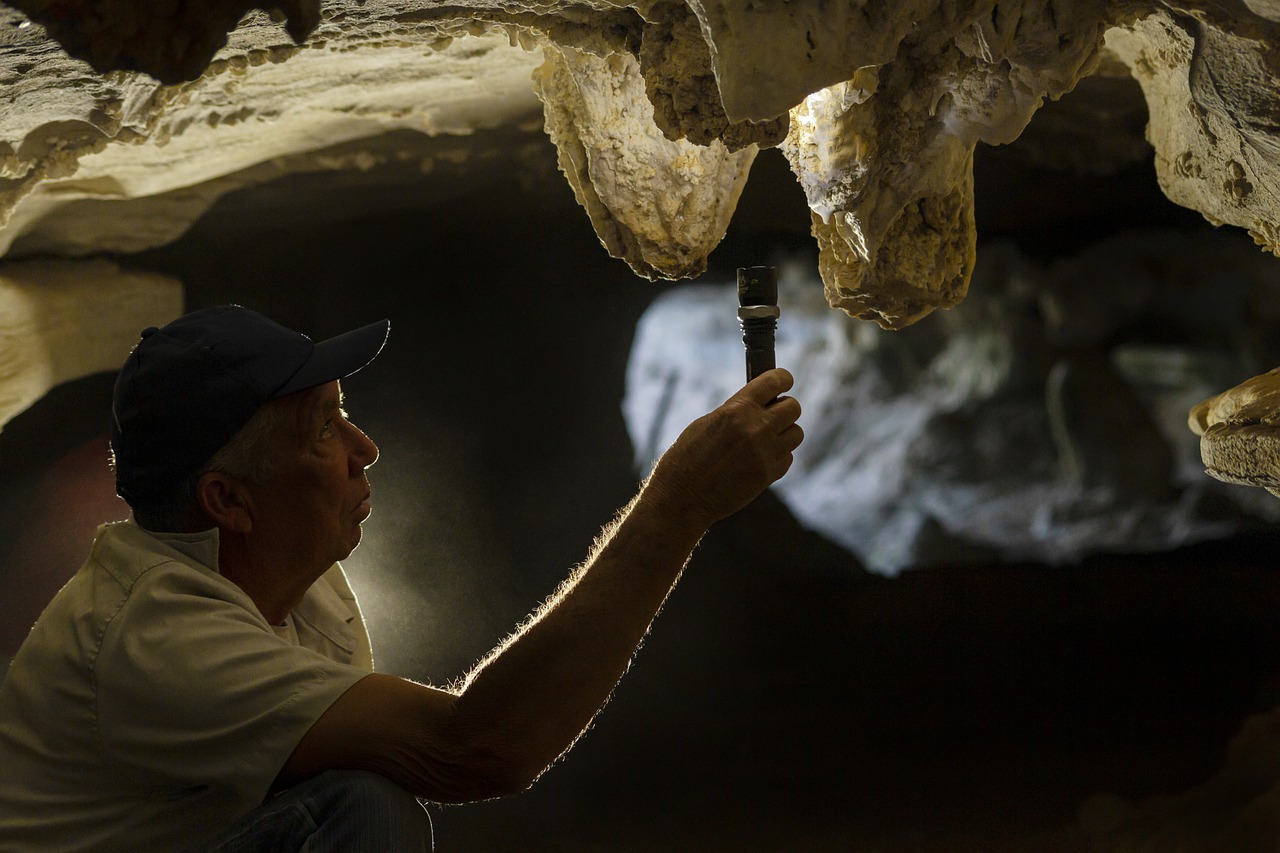 Cave Explore Man Cavern  - Carlos2016 / Pixabay