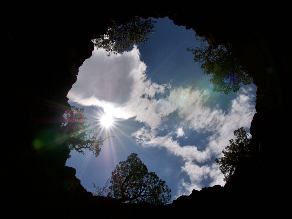 Cave Hole Escape Circle  - monk191 / Pixabay